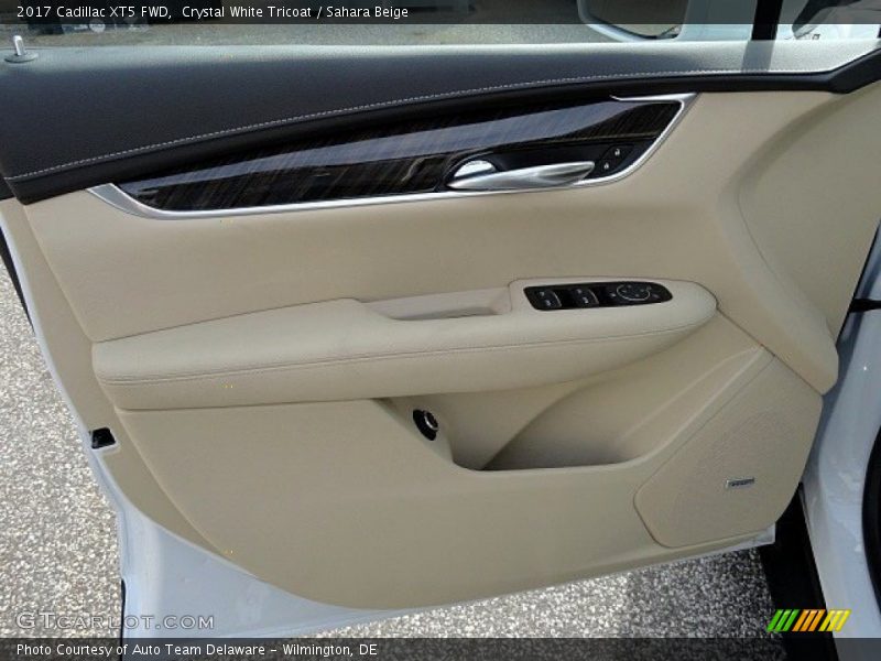 Crystal White Tricoat / Sahara Beige 2017 Cadillac XT5 FWD