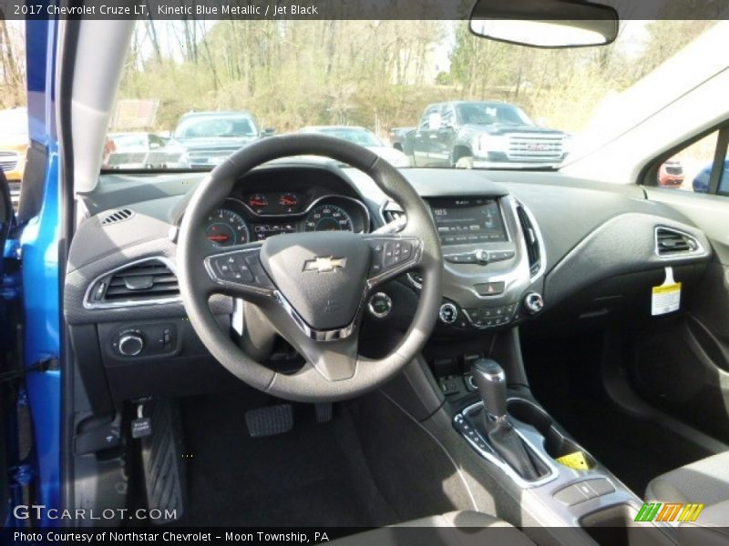 Kinetic Blue Metallic / Jet Black 2017 Chevrolet Cruze LT