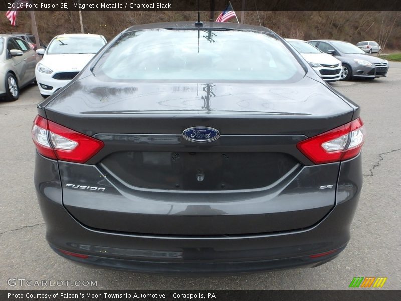 Magnetic Metallic / Charcoal Black 2016 Ford Fusion SE