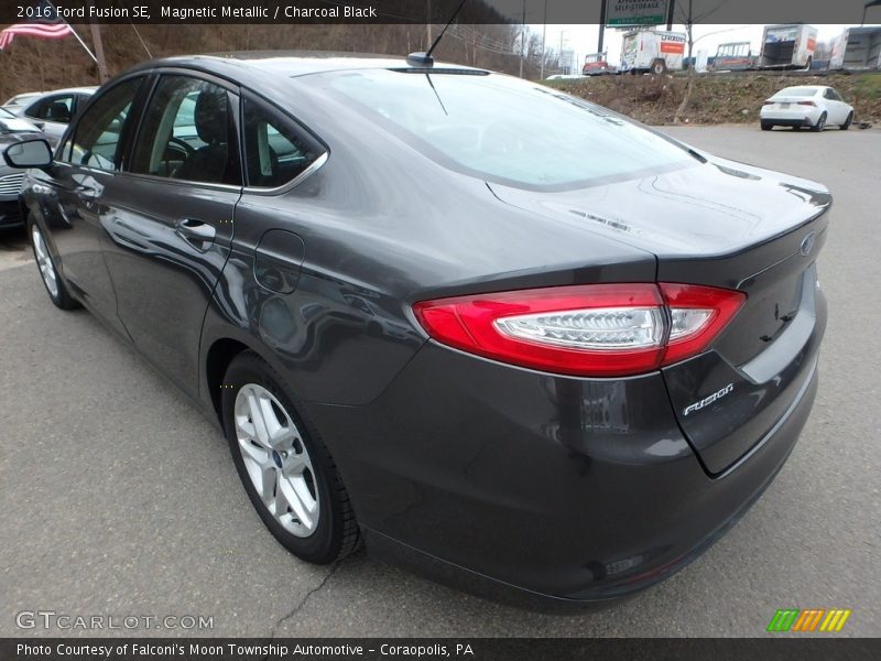 Magnetic Metallic / Charcoal Black 2016 Ford Fusion SE