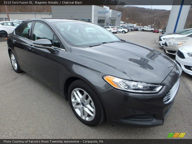 Magnetic Metallic / Charcoal Black 2016 Ford Fusion SE