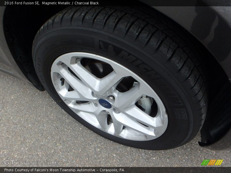 Magnetic Metallic / Charcoal Black 2016 Ford Fusion SE