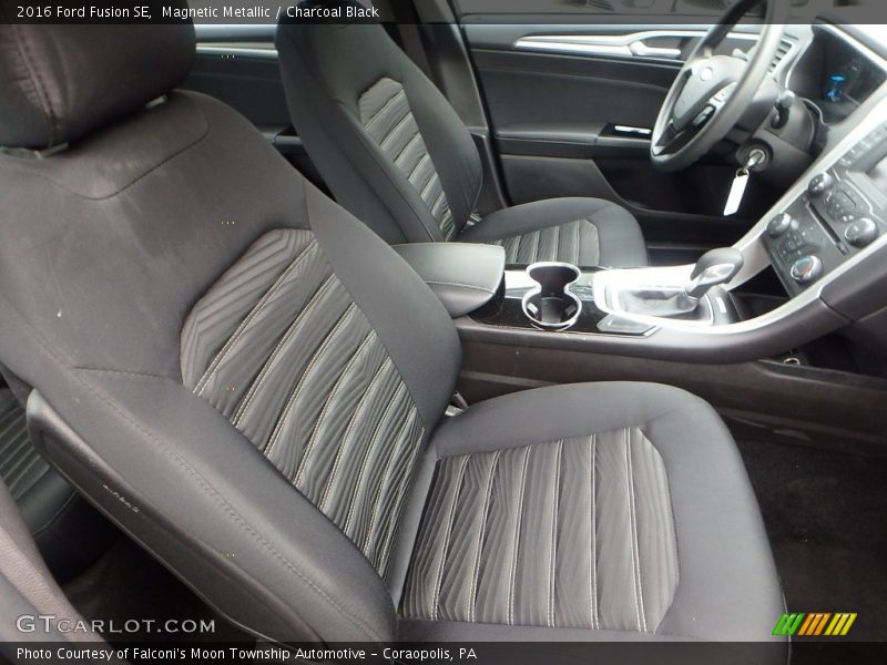 Magnetic Metallic / Charcoal Black 2016 Ford Fusion SE