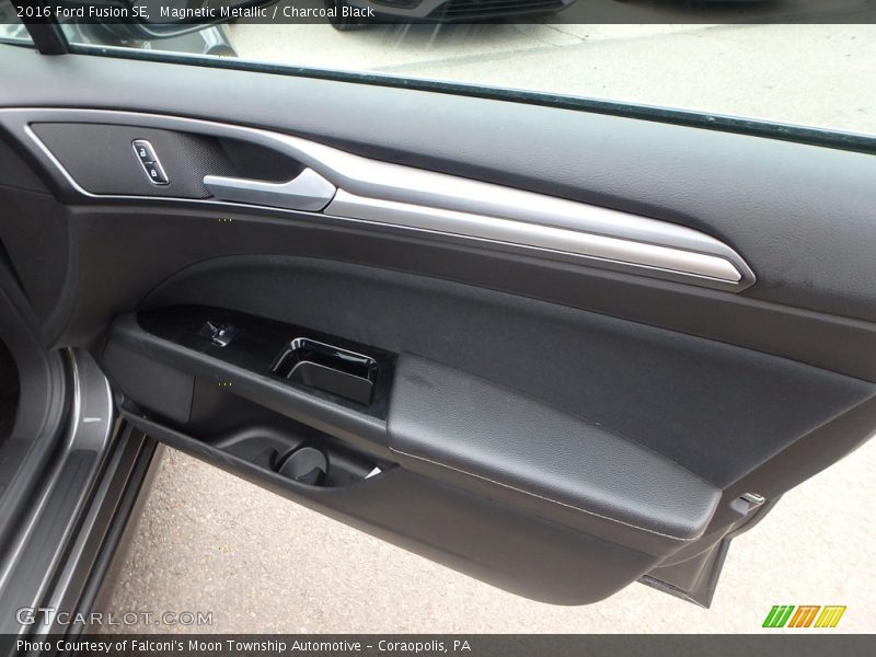 Magnetic Metallic / Charcoal Black 2016 Ford Fusion SE