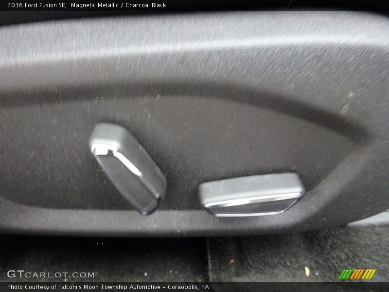 Magnetic Metallic / Charcoal Black 2016 Ford Fusion SE