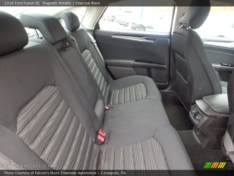 Magnetic Metallic / Charcoal Black 2016 Ford Fusion SE