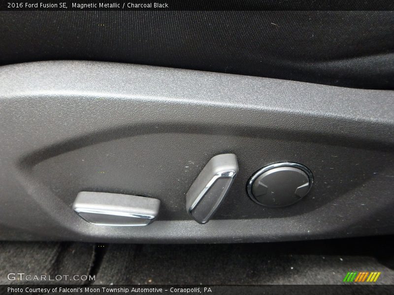 Magnetic Metallic / Charcoal Black 2016 Ford Fusion SE