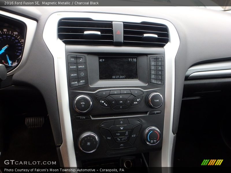 Magnetic Metallic / Charcoal Black 2016 Ford Fusion SE