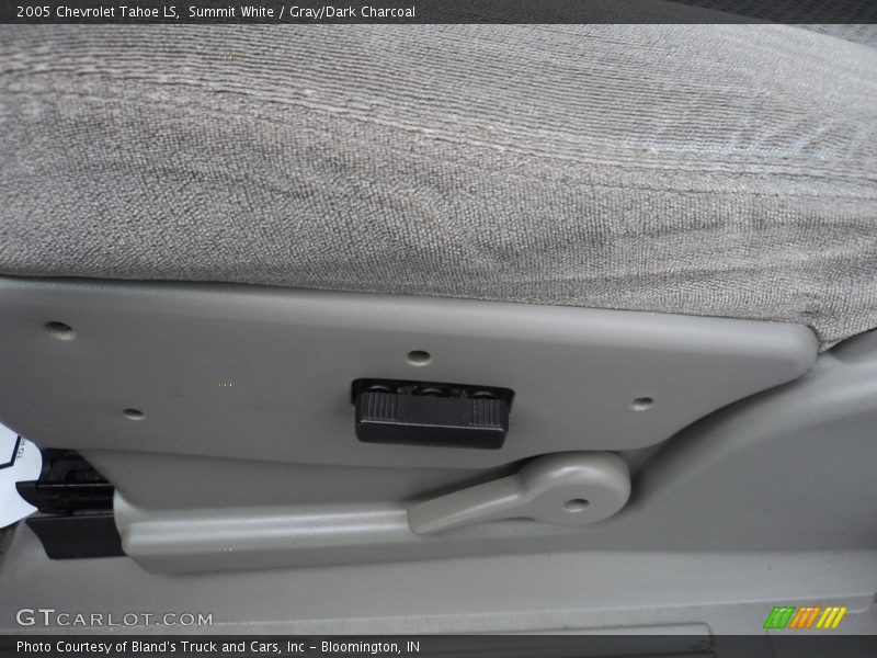 Summit White / Gray/Dark Charcoal 2005 Chevrolet Tahoe LS