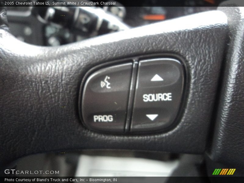 Summit White / Gray/Dark Charcoal 2005 Chevrolet Tahoe LS