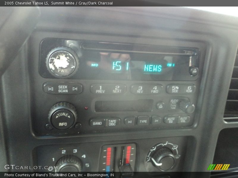 Summit White / Gray/Dark Charcoal 2005 Chevrolet Tahoe LS
