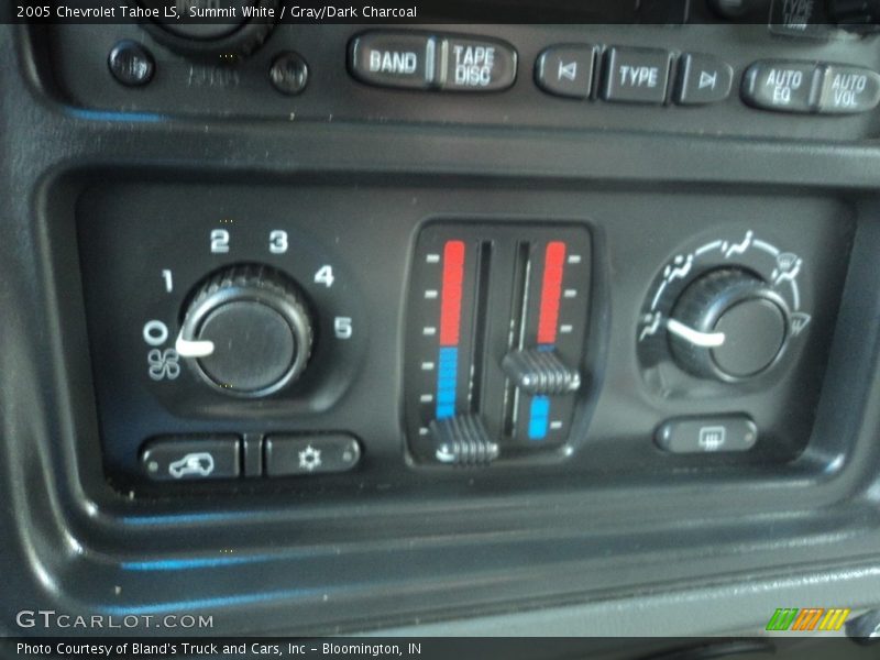 Summit White / Gray/Dark Charcoal 2005 Chevrolet Tahoe LS