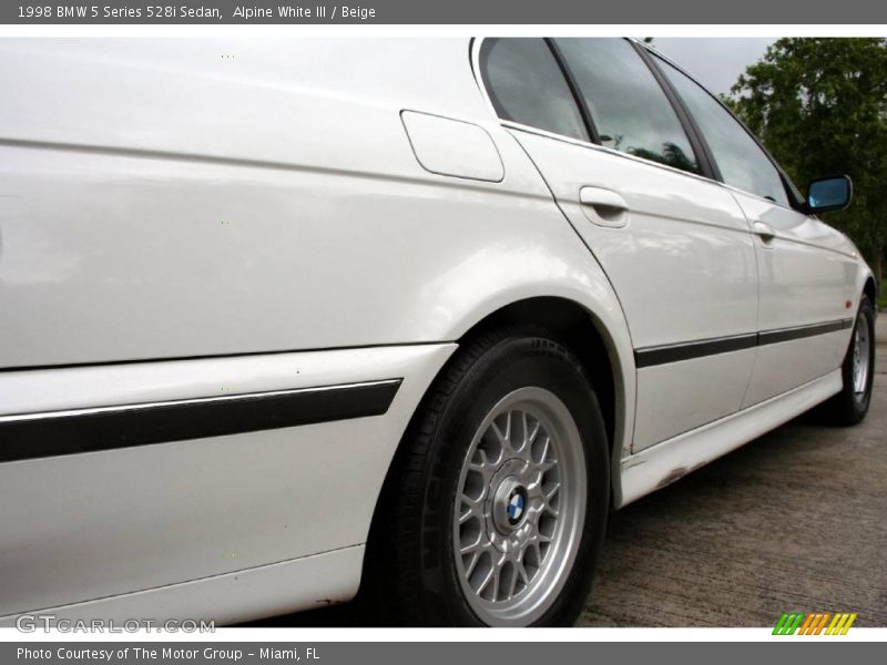 Alpine White III / Beige 1998 BMW 5 Series 528i Sedan