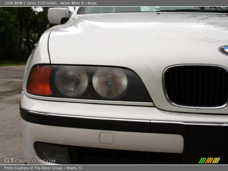 Alpine White III / Beige 1998 BMW 5 Series 528i Sedan