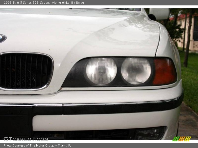 Alpine White III / Beige 1998 BMW 5 Series 528i Sedan