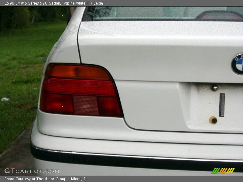 Alpine White III / Beige 1998 BMW 5 Series 528i Sedan