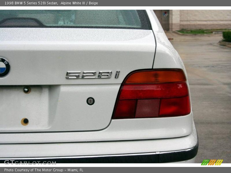 Alpine White III / Beige 1998 BMW 5 Series 528i Sedan
