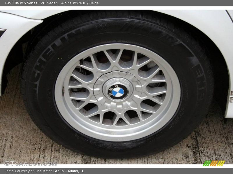 Alpine White III / Beige 1998 BMW 5 Series 528i Sedan
