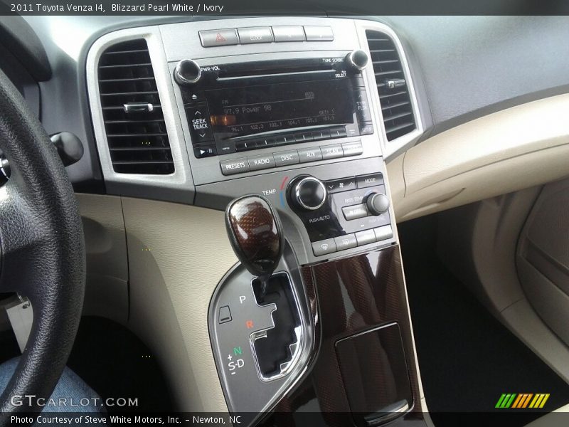 Blizzard Pearl White / Ivory 2011 Toyota Venza I4