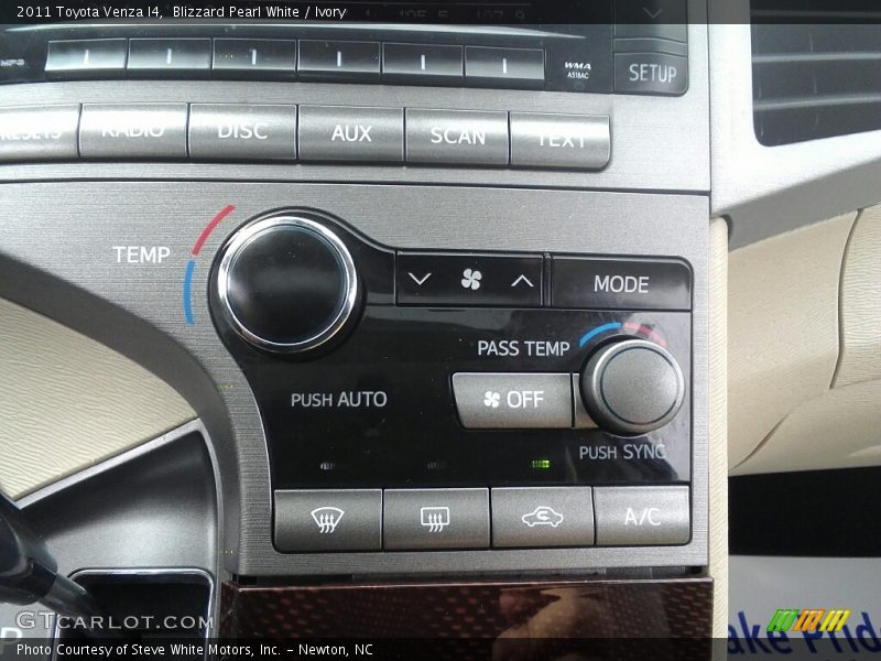 Blizzard Pearl White / Ivory 2011 Toyota Venza I4
