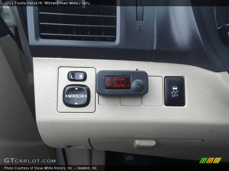 Blizzard Pearl White / Ivory 2011 Toyota Venza I4