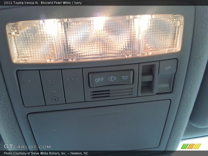 Blizzard Pearl White / Ivory 2011 Toyota Venza I4