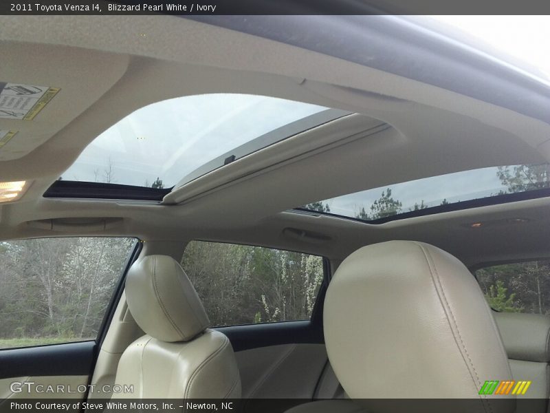 Blizzard Pearl White / Ivory 2011 Toyota Venza I4