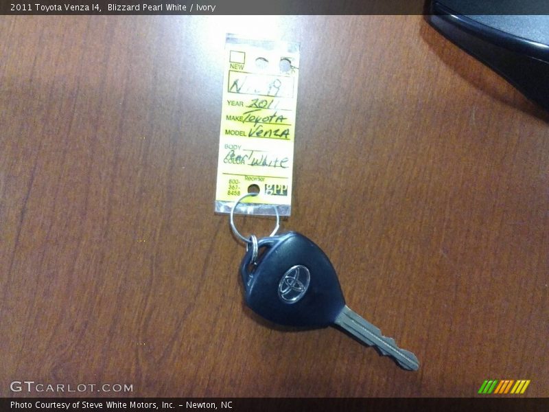 Blizzard Pearl White / Ivory 2011 Toyota Venza I4