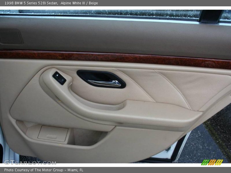 Alpine White III / Beige 1998 BMW 5 Series 528i Sedan