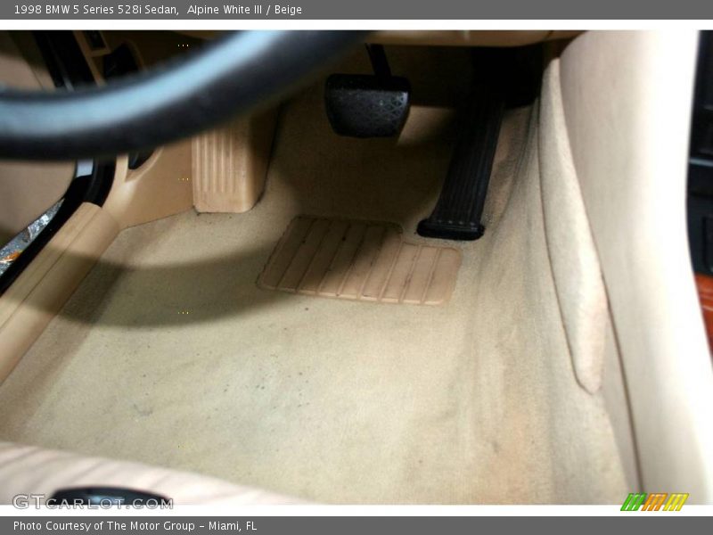 Alpine White III / Beige 1998 BMW 5 Series 528i Sedan