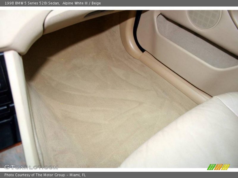 Alpine White III / Beige 1998 BMW 5 Series 528i Sedan