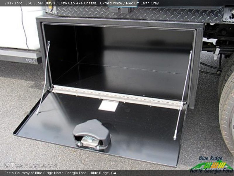 Oxford White / Medium Earth Gray 2017 Ford F350 Super Duty XL Crew Cab 4x4 Chassis