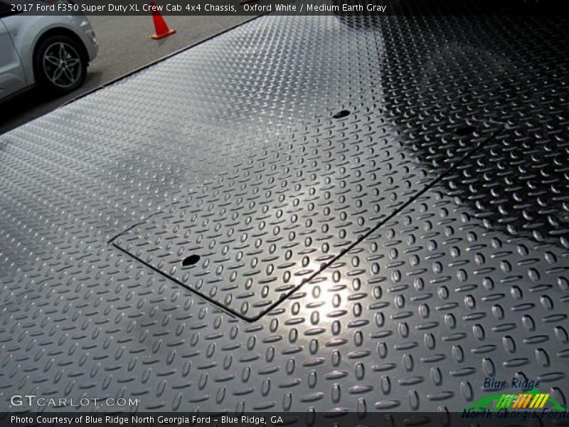 Oxford White / Medium Earth Gray 2017 Ford F350 Super Duty XL Crew Cab 4x4 Chassis