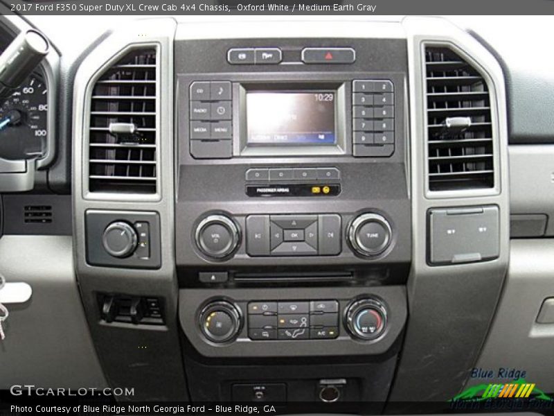 Oxford White / Medium Earth Gray 2017 Ford F350 Super Duty XL Crew Cab 4x4 Chassis