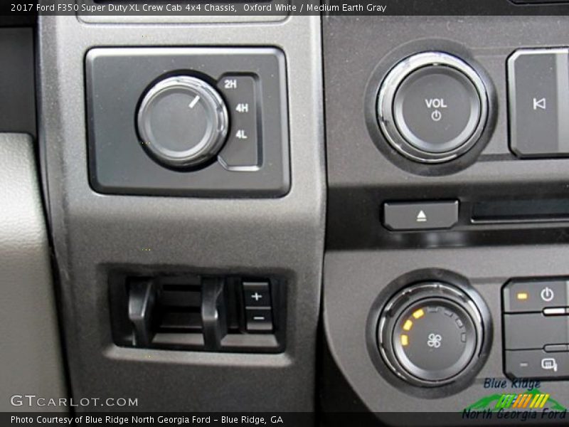 Oxford White / Medium Earth Gray 2017 Ford F350 Super Duty XL Crew Cab 4x4 Chassis