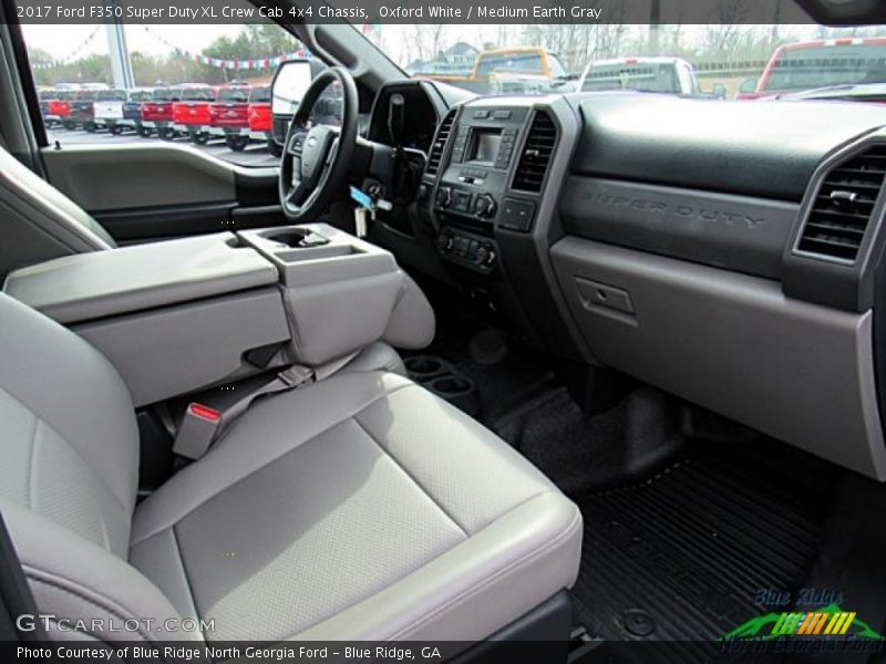 Oxford White / Medium Earth Gray 2017 Ford F350 Super Duty XL Crew Cab 4x4 Chassis