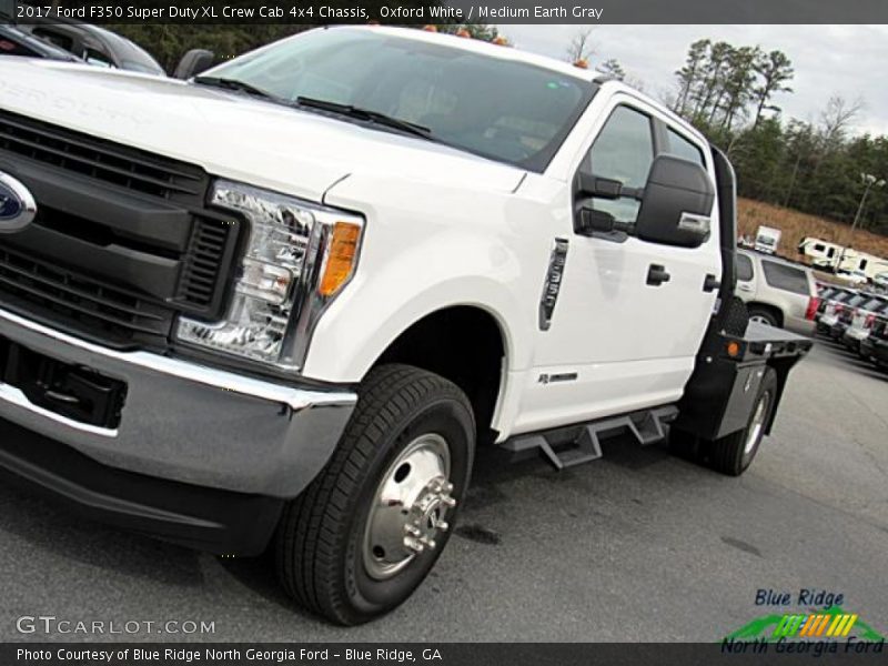 Oxford White / Medium Earth Gray 2017 Ford F350 Super Duty XL Crew Cab 4x4 Chassis