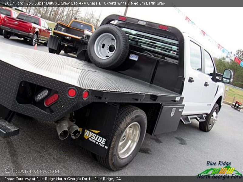 Oxford White / Medium Earth Gray 2017 Ford F350 Super Duty XL Crew Cab 4x4 Chassis