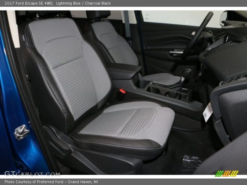 Lightning Blue / Charcoal Black 2017 Ford Escape SE 4WD