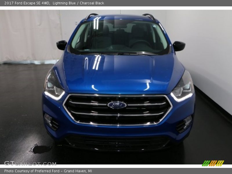 Lightning Blue / Charcoal Black 2017 Ford Escape SE 4WD