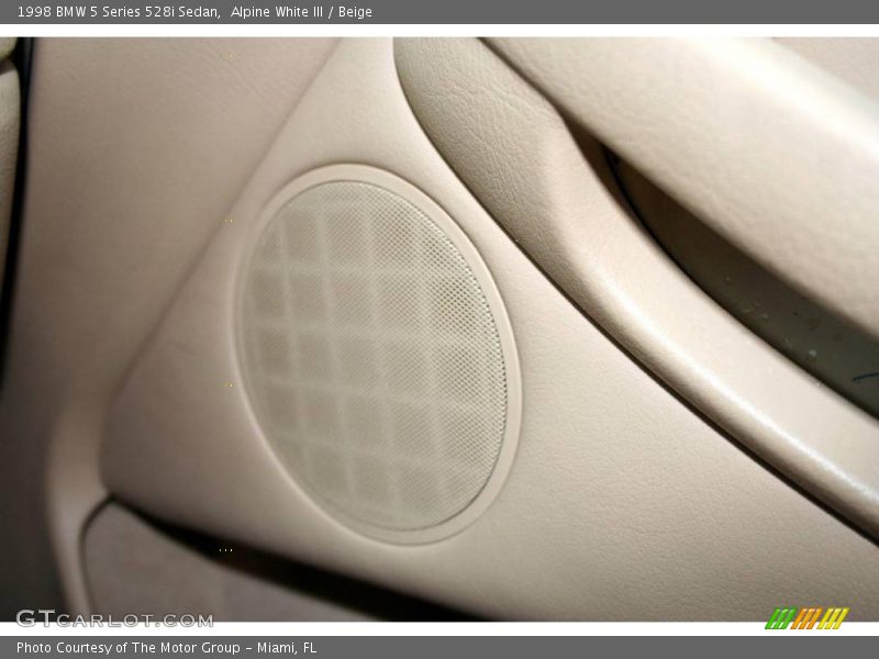 Alpine White III / Beige 1998 BMW 5 Series 528i Sedan