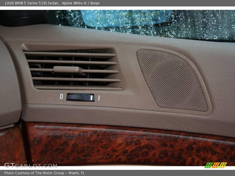Alpine White III / Beige 1998 BMW 5 Series 528i Sedan