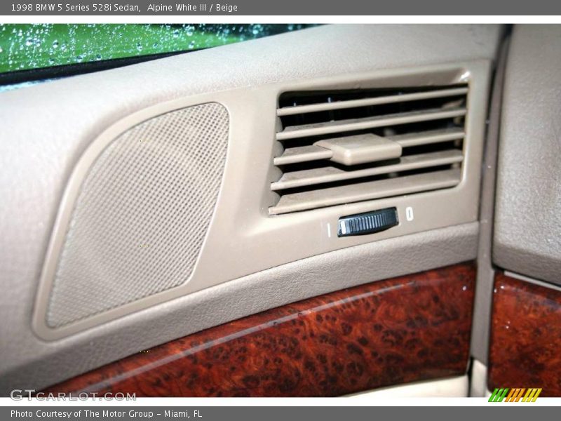 Alpine White III / Beige 1998 BMW 5 Series 528i Sedan