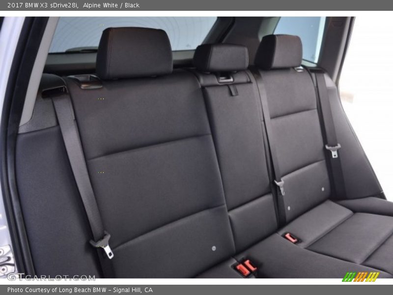 Alpine White / Black 2017 BMW X3 sDrive28i