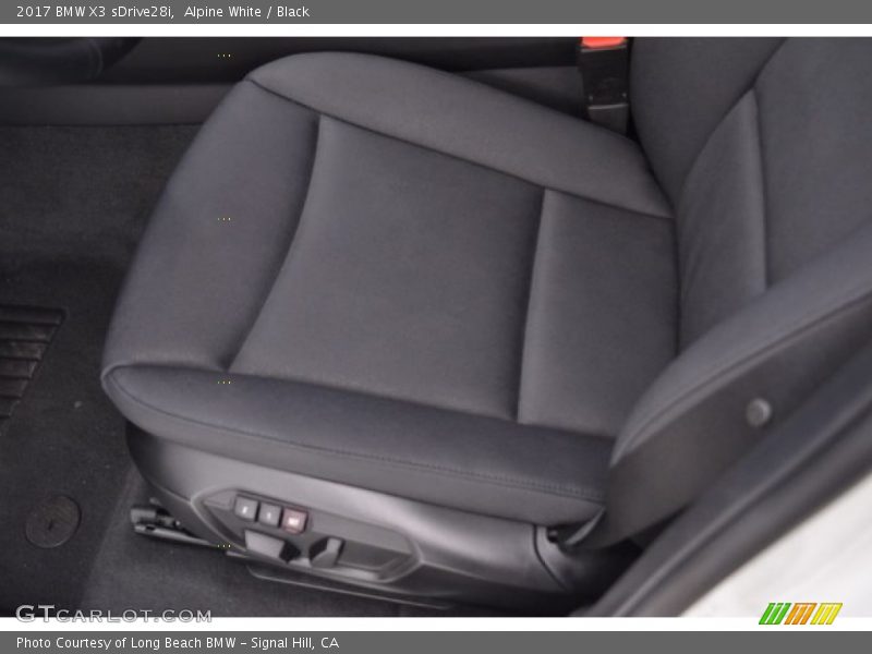 Alpine White / Black 2017 BMW X3 sDrive28i