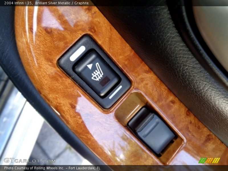 Brilliant Silver Metallic / Graphite 2004 Infiniti I 35