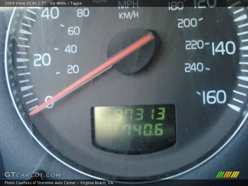 Ice White / Taupe 2004 Volvo XC90 2.5T