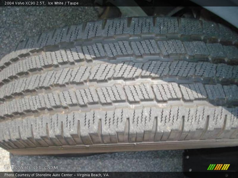 Ice White / Taupe 2004 Volvo XC90 2.5T