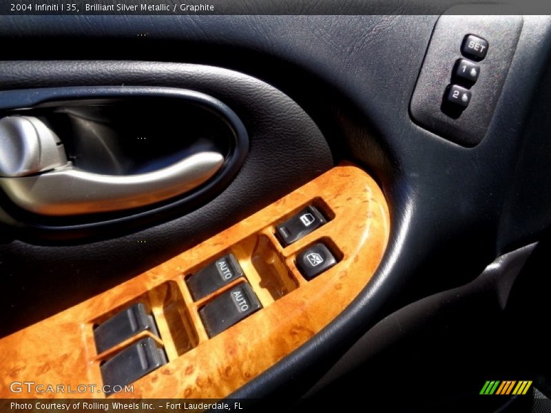 Brilliant Silver Metallic / Graphite 2004 Infiniti I 35