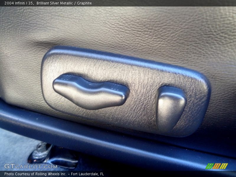 Brilliant Silver Metallic / Graphite 2004 Infiniti I 35